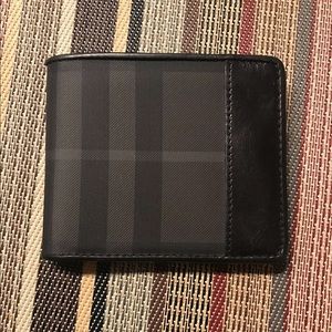 Burberry Men’s wallet. Classic Amazing color.
